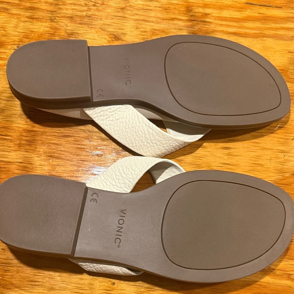 Vionic Cream Thong Sandals - Picture 5 of 7